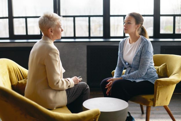 Woman talking to a therapist wondering Do I Need Dual Diagnosis Treatment?