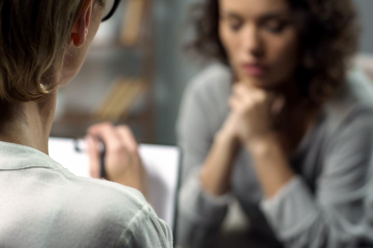 AdobeStock_228148450 (1) Woman asking therapist what Is a Co-Occurring Disorder?